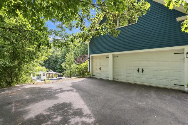 17 McAfee Farm Road, Bedford, NH 03110