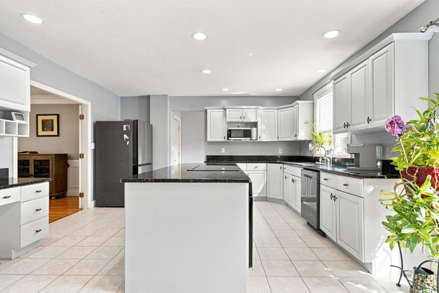 17 McAfee Farm Road, Bedford, NH 03110
