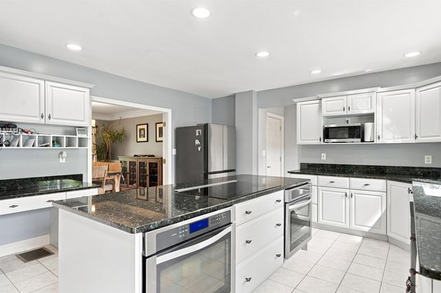 17 McAfee Farm Road, Bedford, NH 03110