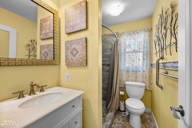 306 Ridge Road, Grosse Pointe Farms, MI 48236