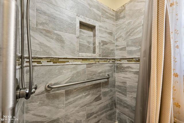 306 Ridge Road, Grosse Pointe Farms, MI 48236