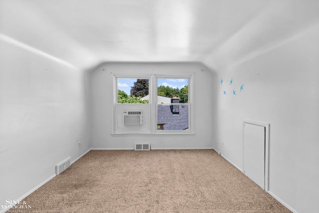306 Ridge Road, Grosse Pointe Farms, MI 48236