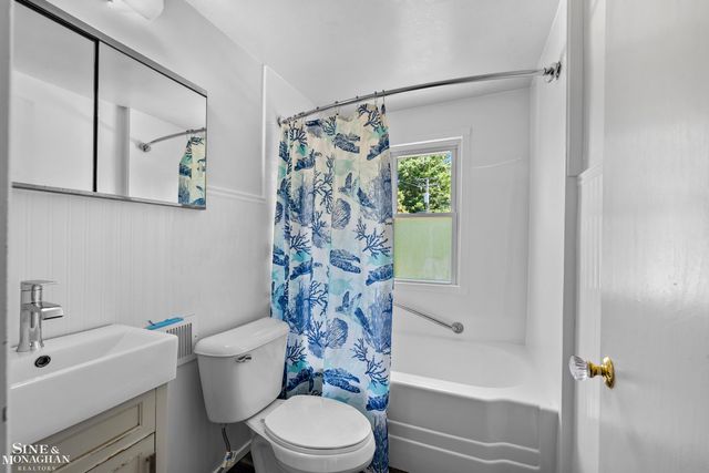 306 Ridge Road, Grosse Pointe Farms, MI 48236