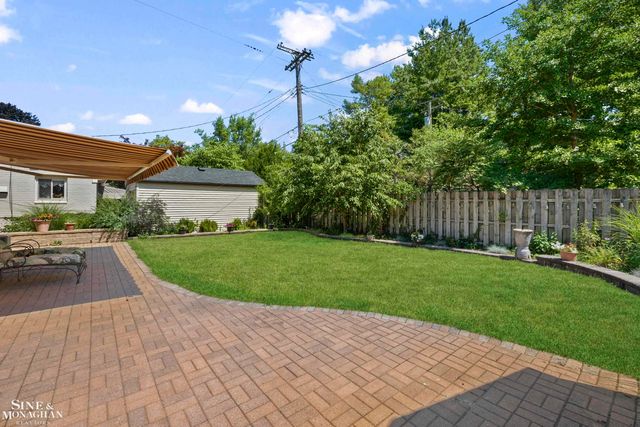 306 Ridge Road, Grosse Pointe Farms, MI 48236