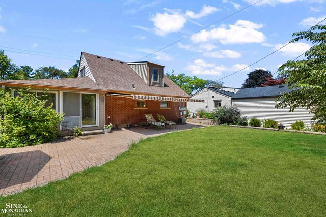 306 Ridge Road, Grosse Pointe Farms, MI 48236