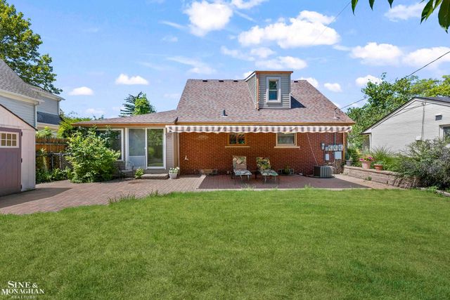 306 Ridge Road, Grosse Pointe Farms, MI 48236