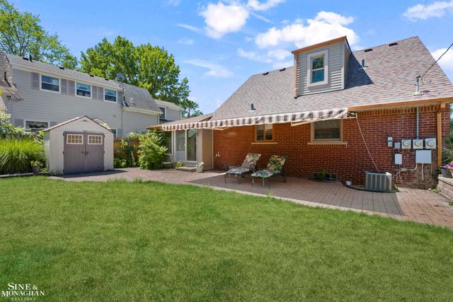 306 Ridge Road, Grosse Pointe Farms, MI 48236