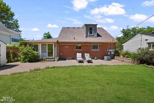 306 Ridge Road, Grosse Pointe Farms, MI 48236
