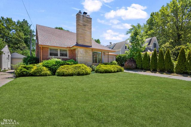 306 Ridge Road, Grosse Pointe Farms, MI 48236