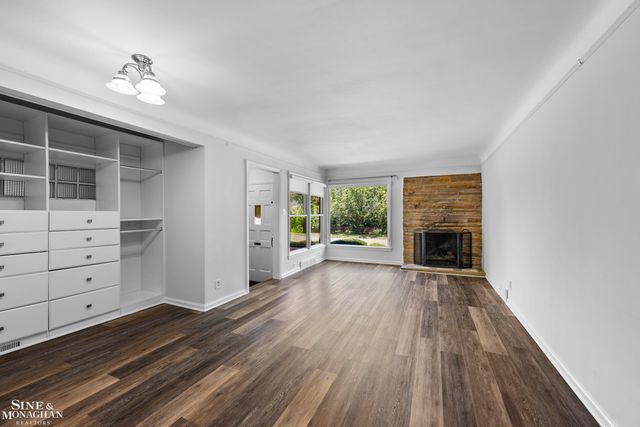 306 Ridge Road, Grosse Pointe Farms, MI 48236