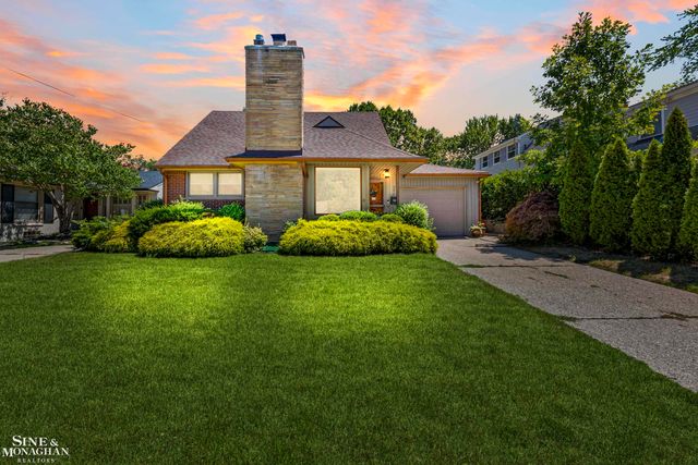 306 Ridge Road, Grosse Pointe Farms, MI 48236