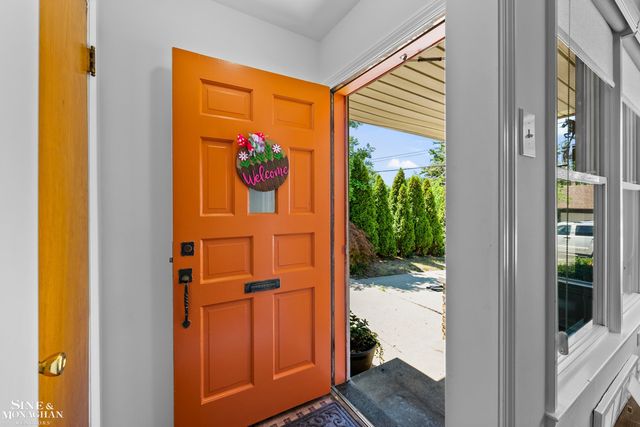 306 Ridge Road, Grosse Pointe Farms, MI 48236
