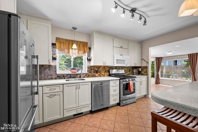 306 Ridge Road, Grosse Pointe Farms, MI 48236
