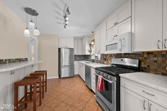306 Ridge Road, Grosse Pointe Farms, MI 48236