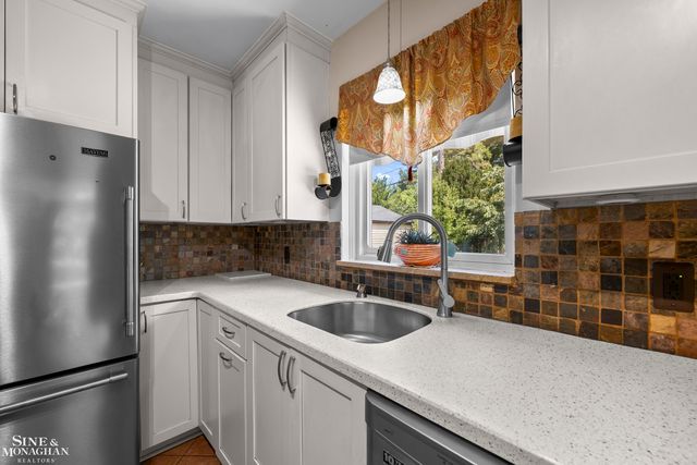 306 Ridge Road, Grosse Pointe Farms, MI 48236