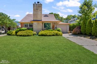 306 Ridge Road, Grosse Pointe Farms, MI 48236
