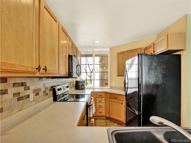 9186 W Phillips Dr, Littleton, CO 80128