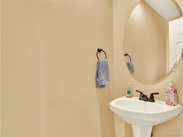 9186 W Phillips Dr, Littleton, CO 80128