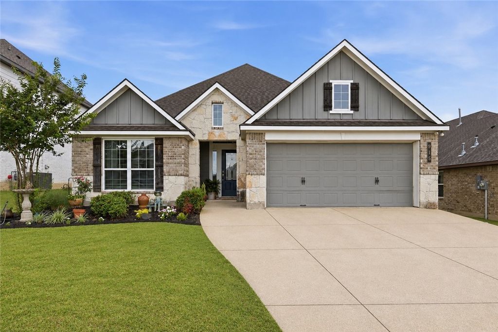 915 Farm Path, Brenham, TX 77833 — exterior