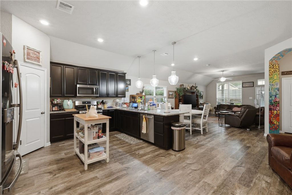 915 Farm Path, Brenham, TX 77833 — photo 4