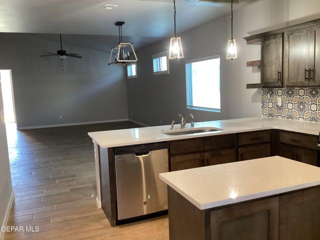 1087 Brass Hill Avenue, Sunland Park, NM 88063