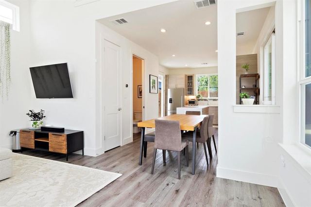 911 Stobaugh ST 2, Austin, TX 78757