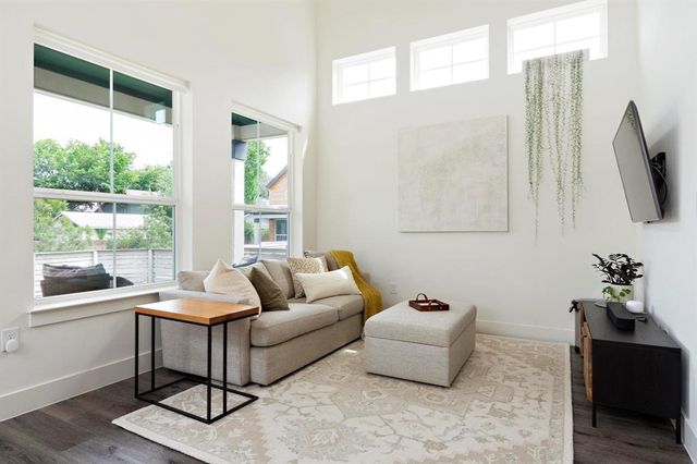 911 Stobaugh ST 2, Austin, TX 78757