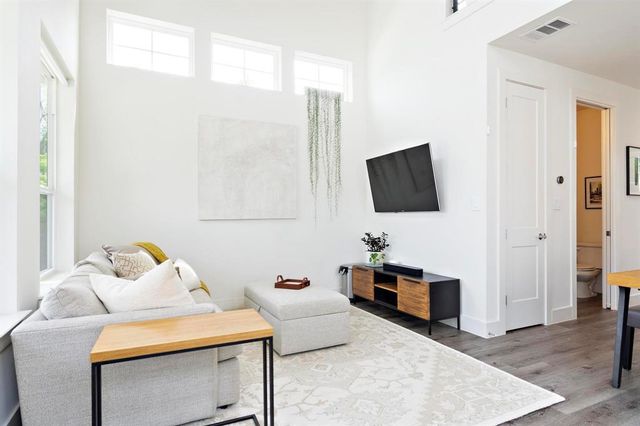 911 Stobaugh ST 2, Austin, TX 78757