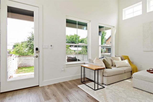 911 Stobaugh ST 2, Austin, TX 78757