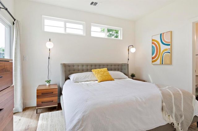 911 Stobaugh ST 2, Austin, TX 78757