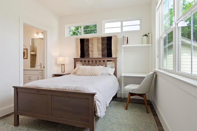 911 Stobaugh ST 2, Austin, TX 78757