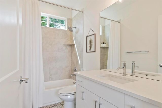 911 Stobaugh ST 2, Austin, TX 78757