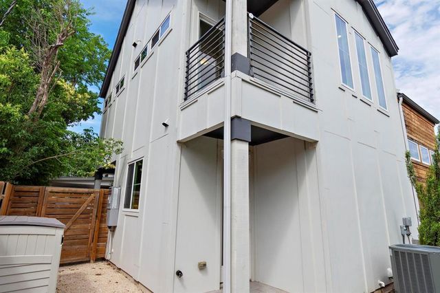 911 Stobaugh ST 2, Austin, TX 78757