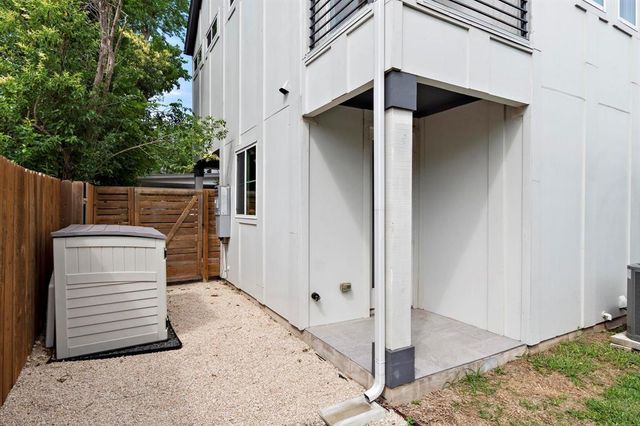 911 Stobaugh ST 2, Austin, TX 78757