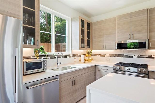 911 Stobaugh ST 2, Austin, TX 78757