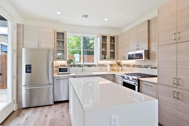 911 Stobaugh ST 2, Austin, TX 78757