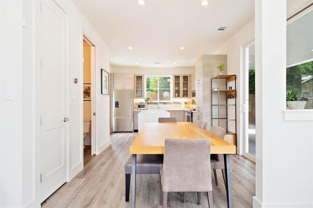 911 Stobaugh ST 2, Austin, TX 78757