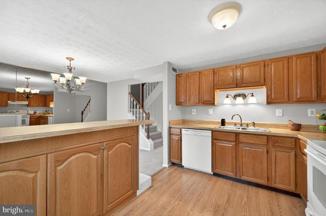 1660 SIERRA WOODS DR, Reston, VA 20194