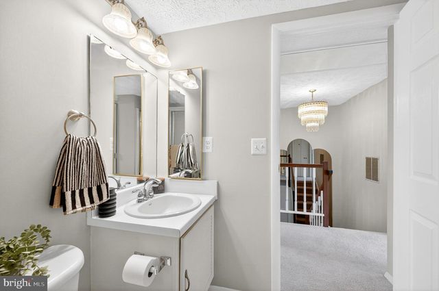 1660 SIERRA WOODS DR, Reston, VA 20194