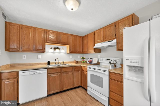 1660 SIERRA WOODS DR, Reston, VA 20194