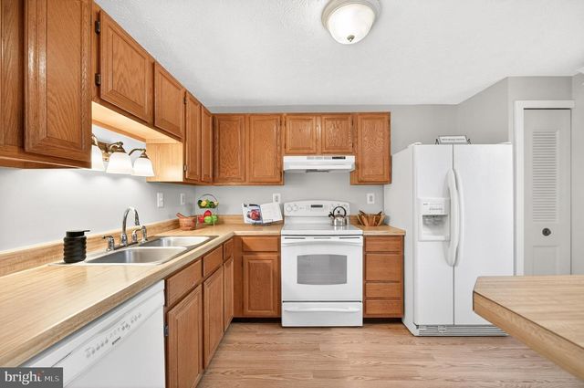 1660 SIERRA WOODS DR, Reston, VA 20194