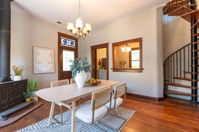 913 8th Street NW, Albuquerque, NM 87102