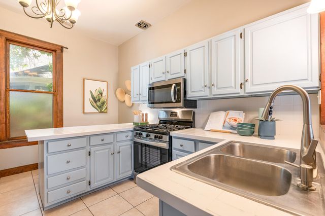 913 8th Street NW, Albuquerque, NM 87102