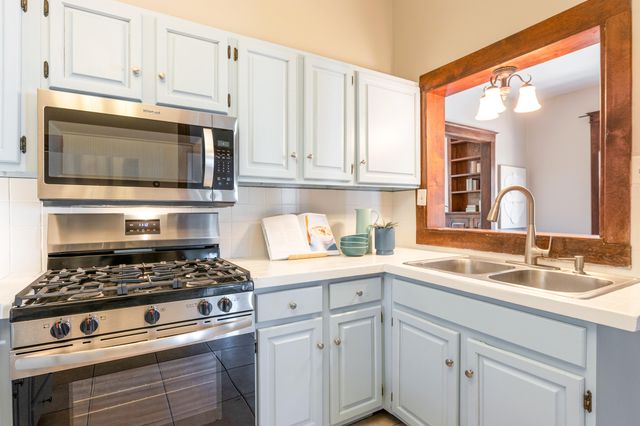 913 8th Street NW, Albuquerque, NM 87102