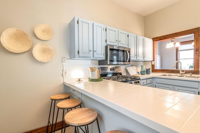 913 8th Street NW, Albuquerque, NM 87102