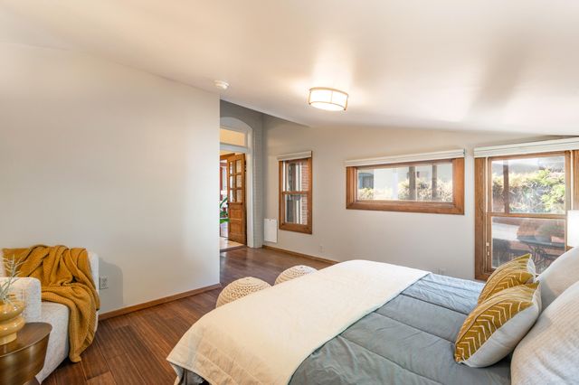 913 8th Street NW, Albuquerque, NM 87102
