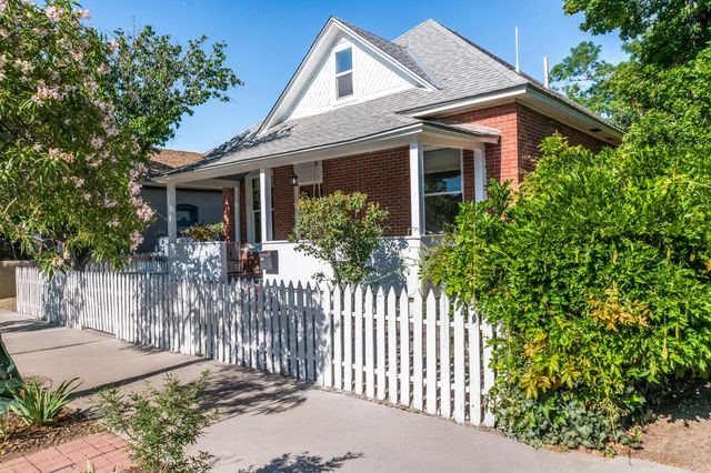 913 8th Street NW, Albuquerque, NM 87102