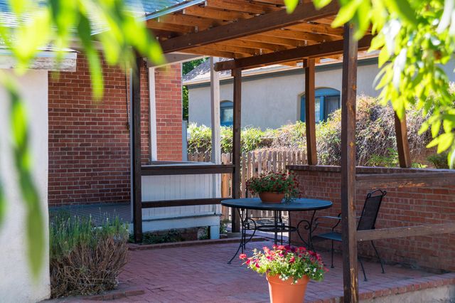 913 8th Street NW, Albuquerque, NM 87102