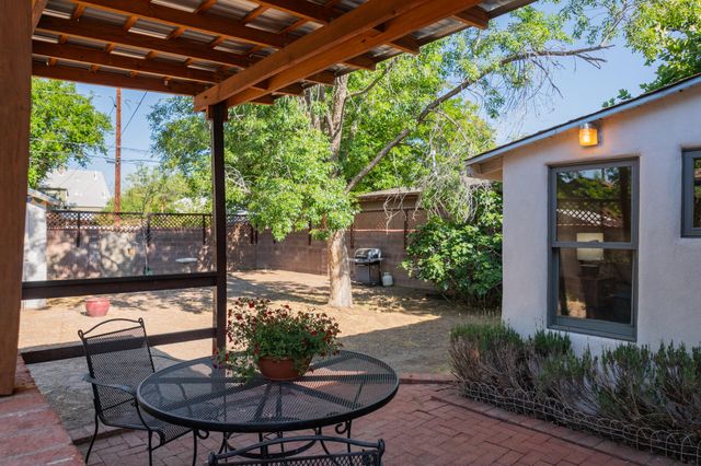 913 8th Street NW, Albuquerque, NM 87102