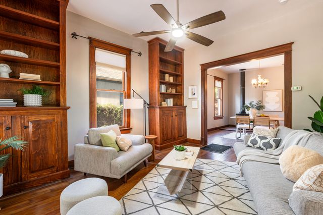 913 8th Street NW, Albuquerque, NM 87102